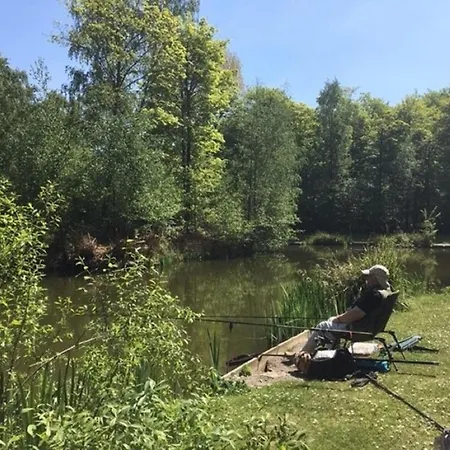 Hollicarrs - Oak Tree אכסניה *