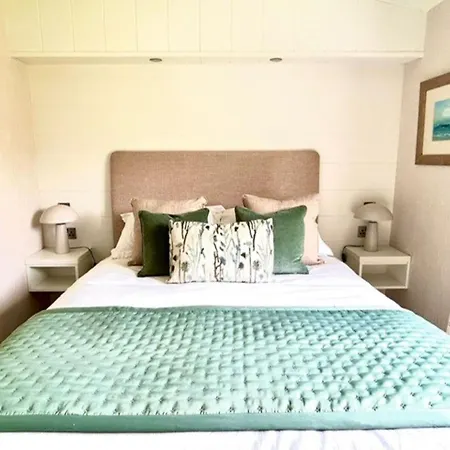 Hollicarrs - Oak Tree Lodge *