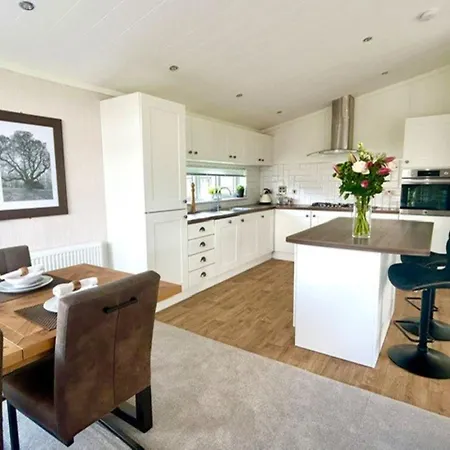 Hollicarrs - Oak Tree Lodge Riccall
