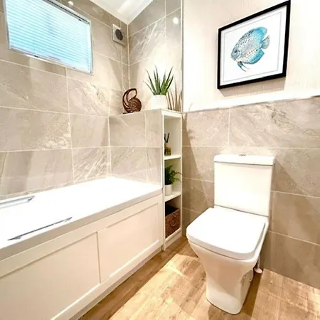 Hollicarrs - Oak Tree Riccall